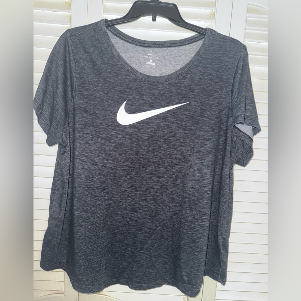 Nike Women's Black Tee. Size 2x. Like New